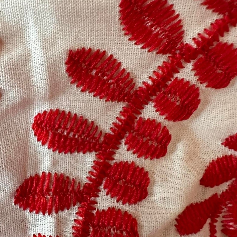 Red and white embroidered polyester blouse with circular floral motifs, size XL - Picture 6 of 8